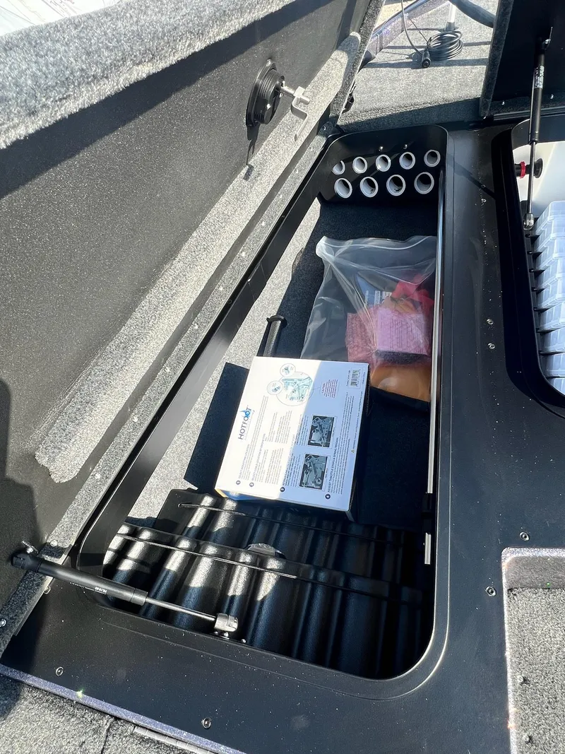 Slide: The Image of Skeeter ZX200 2025 - 3