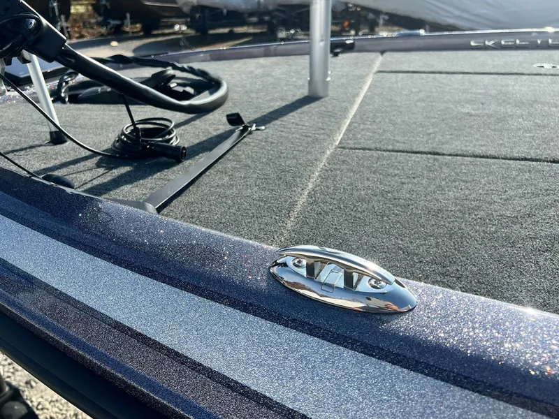 Slide: The Image of Skeeter ZX200 2025 - 30