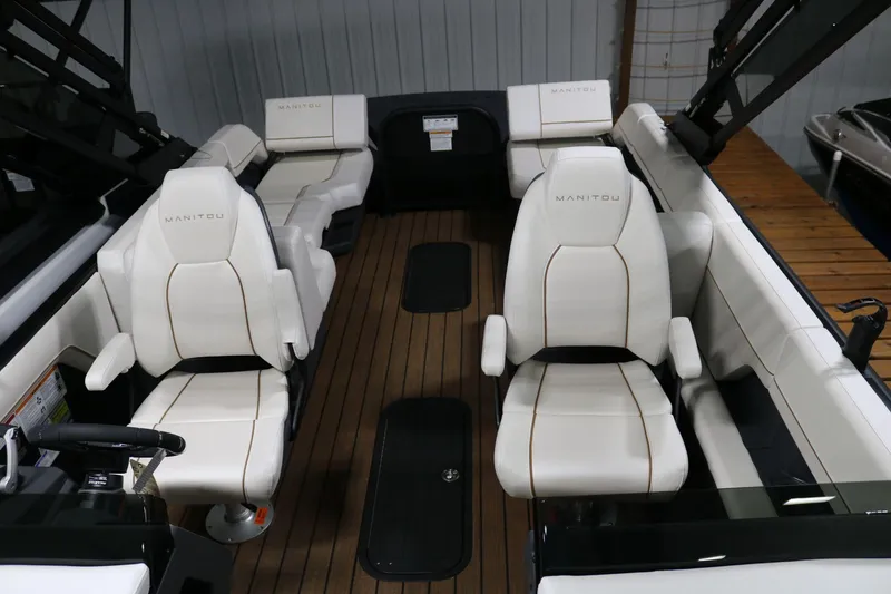 Slide: The Image of Manitou Explore 24 Max Navigator 2025 - 10