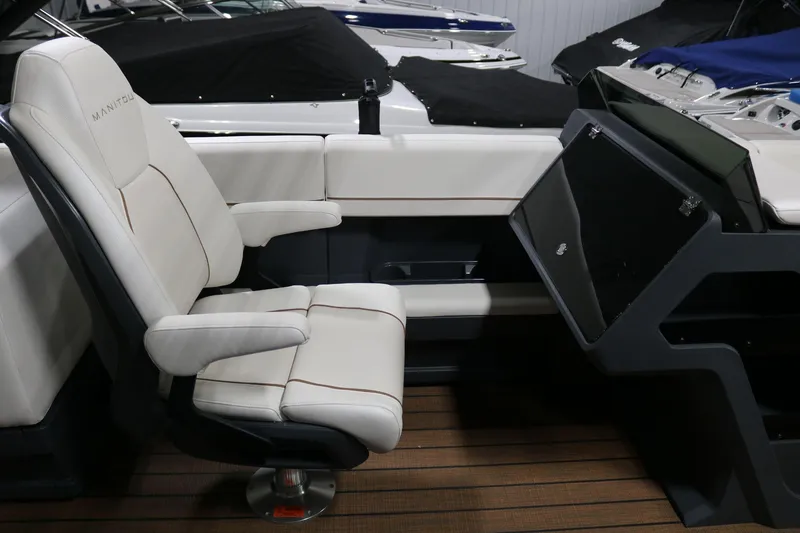 Slide: The Image of Manitou Explore 24 Max Navigator 2025 - 11