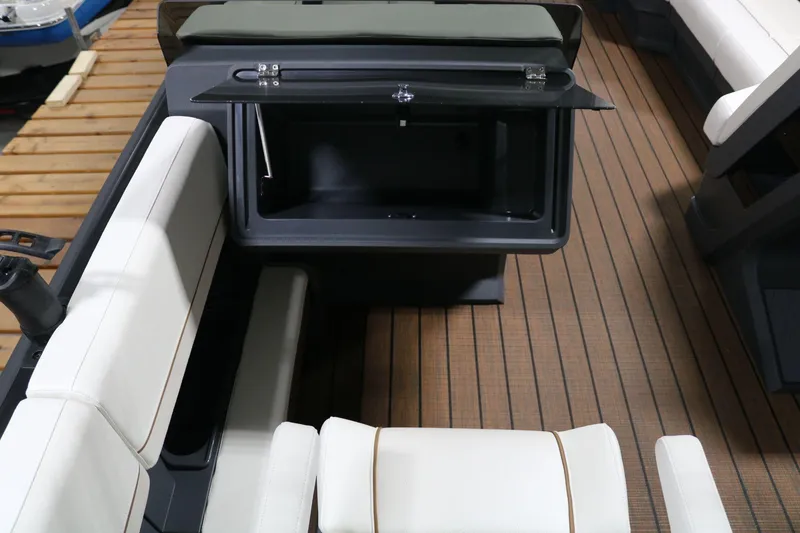 Slide: The Image of Manitou Explore 24 Max Navigator 2025 - 12