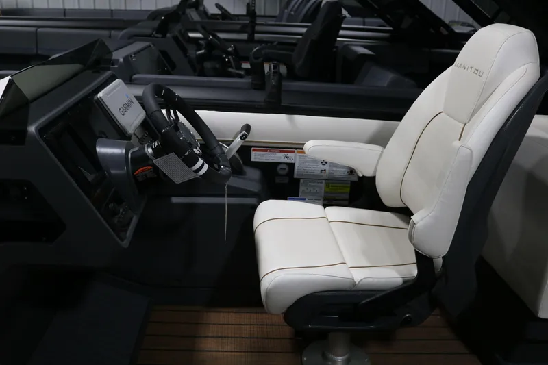 Slide: The Image of Manitou Explore 24 Max Navigator 2025 - 13