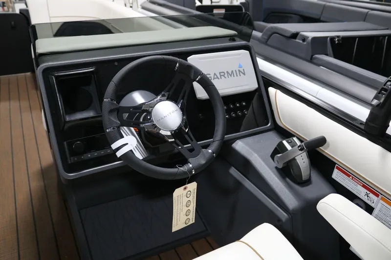 Slide: The Image of Manitou Explore 24 Max Navigator 2025 - 14