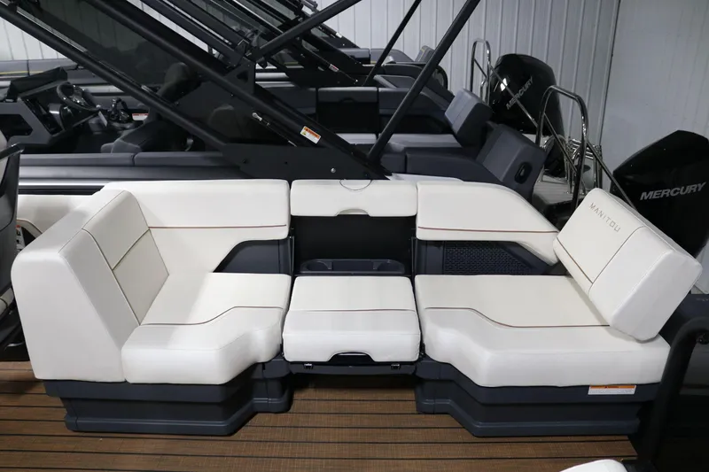 Slide: The Image of Manitou Explore 24 Max Navigator 2025 - 21