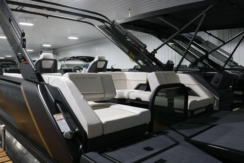 Slide: The Image of Manitou Explore 24 Max Navigator 2025 - 24