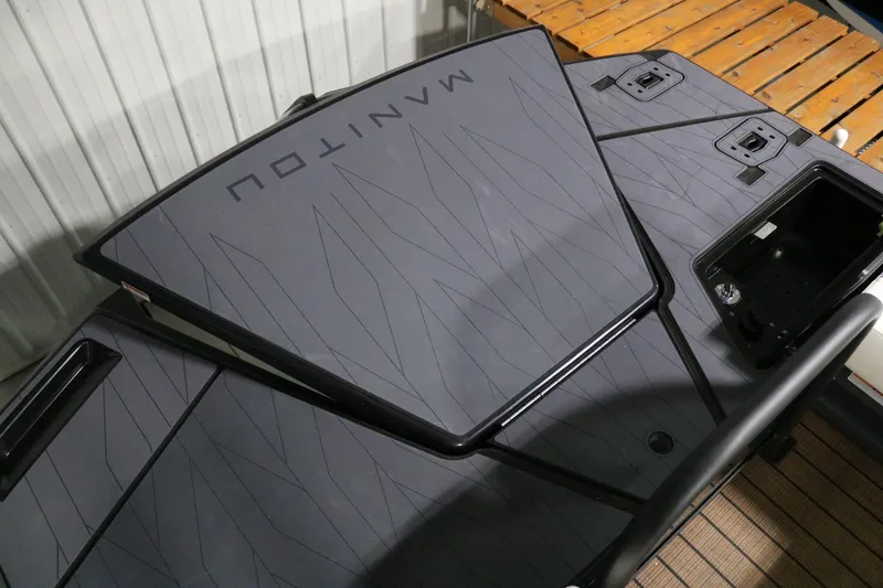 Slide: The Image of Manitou Explore 24 Max Navigator 2025 - 26