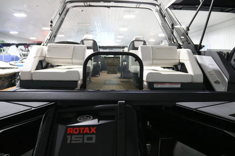 Slide: The Image of Manitou Explore 24 Max Navigator 2025 - 27