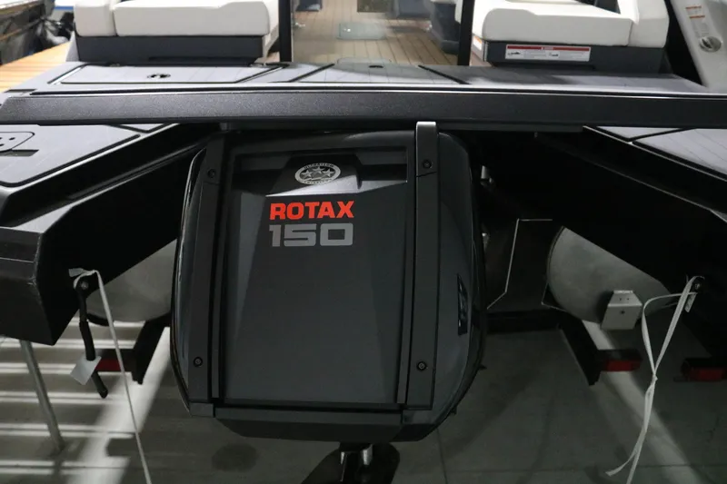 Slide: The Image of Manitou Explore 24 Max Navigator 2025 - 28