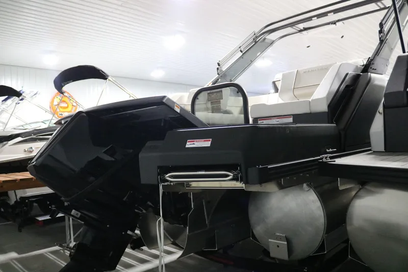 Slide: The Image of Manitou Explore 24 Max Navigator 2025 - 29