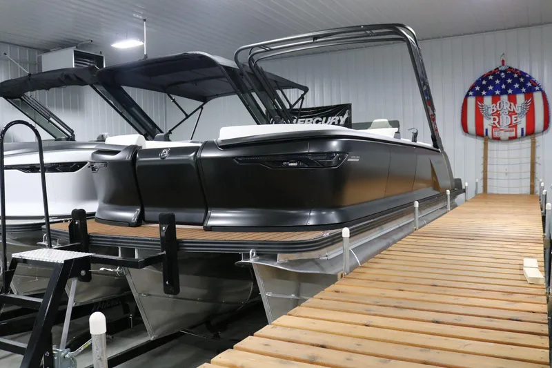 Slide: The Image of Manitou Explore 24 Max Navigator 2025 - 3