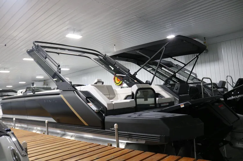 Slide: The Image of Manitou Explore 24 Max Navigator 2025 - 30