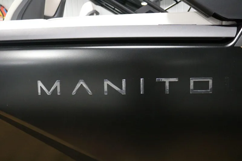 Slide: The Image of Manitou Explore 24 Max Navigator 2025 - 32