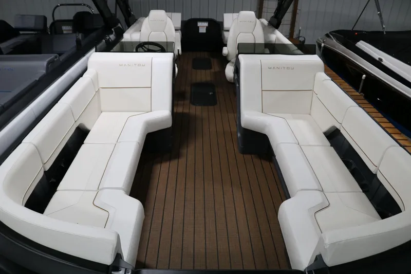 Slide: The Image of Manitou Explore 24 Max Navigator 2025 - 4