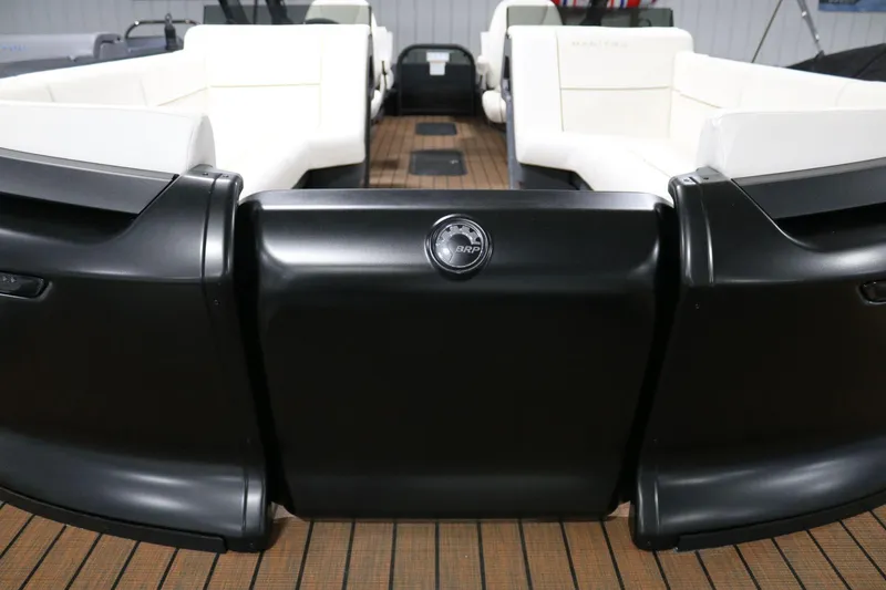 Slide: The Image of Manitou Explore 24 Max Navigator 2025 - 5