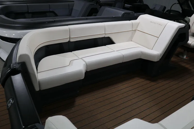 Slide: The Image of Manitou Explore 24 Max Navigator 2025 - 6