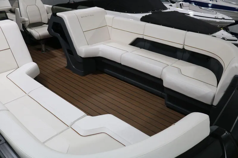 Slide: The Image of Manitou Explore 24 Max Navigator 2025 - 7