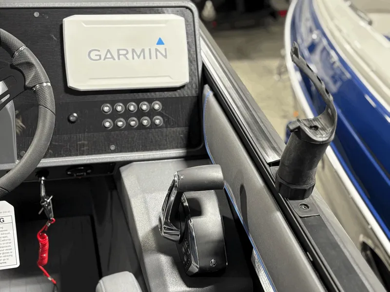 Slide: The Image of Manitou Explore 24 Navigator 2025 - 11