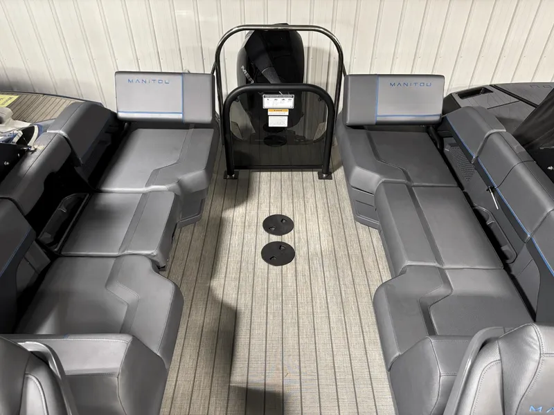 Slide: The Image of Manitou Explore 24 Navigator 2025 - 13