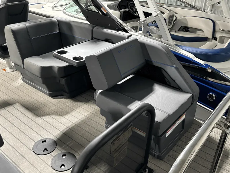 Slide: The Image of Manitou Explore 24 Navigator 2025 - 15