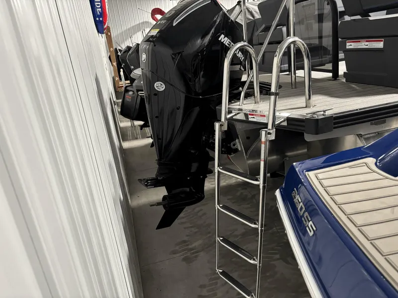 Slide: The Image of Manitou Explore 24 Navigator 2025 - 17