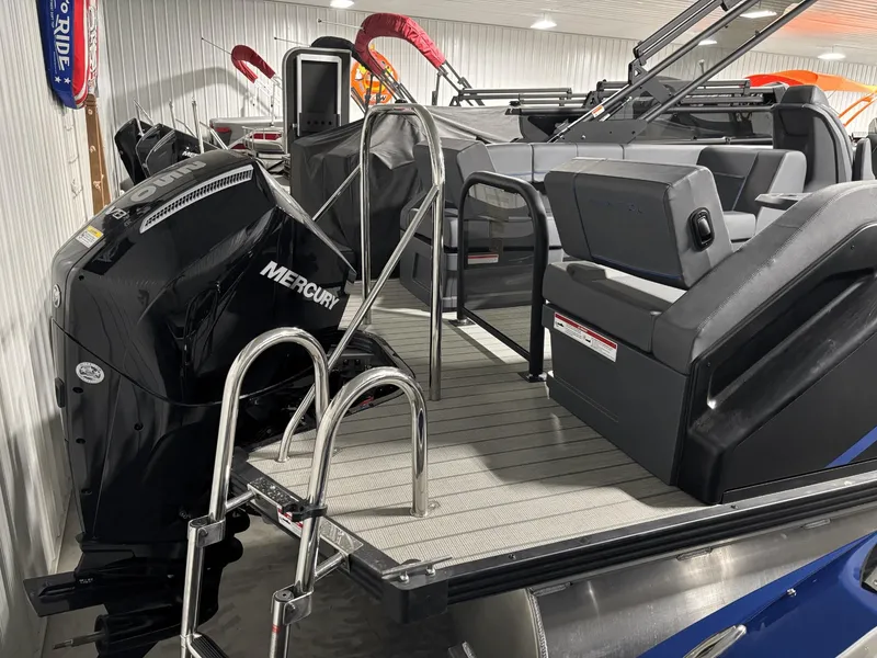 Slide: The Image of Manitou Explore 24 Navigator 2025 - 18