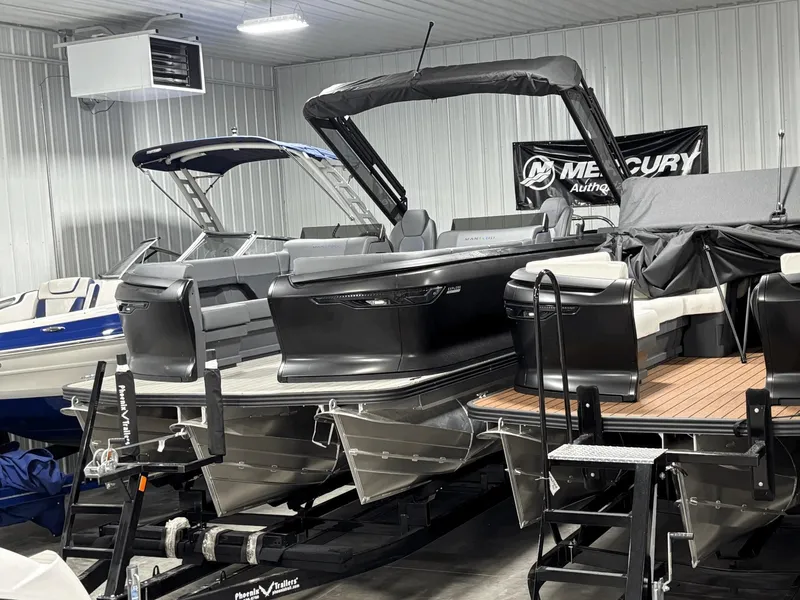 Slide: The Image of Manitou Explore 24 Navigator 2025 - 3