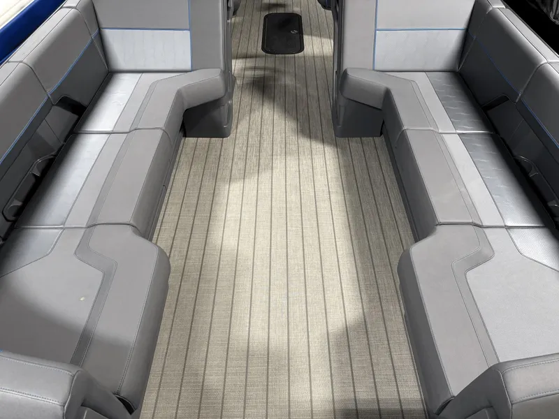 Slide: The Image of Manitou Explore 24 Navigator 2025 - 4