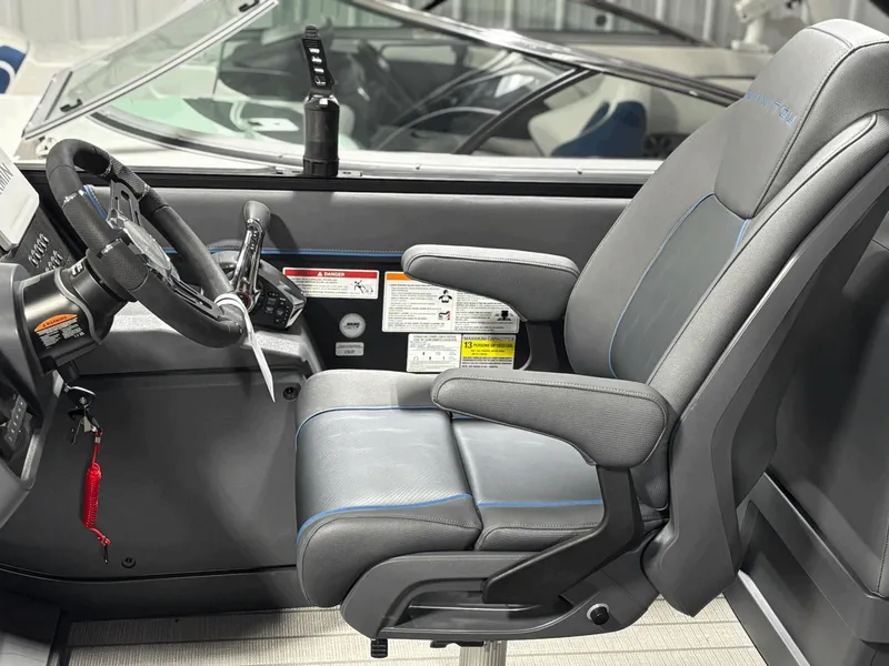 Slide: The Image of Manitou Explore 24 Navigator 2025 - 9