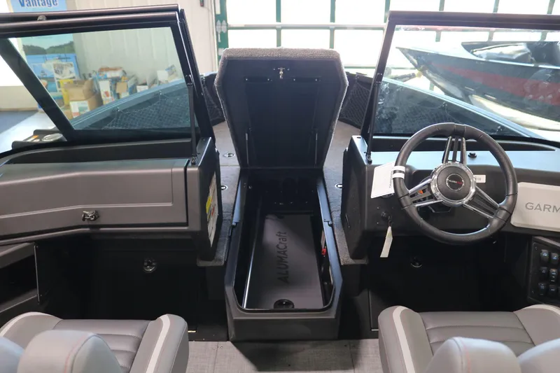 Slide: The Image of Alumacraft Competitor 185X Sport 2025 - 10