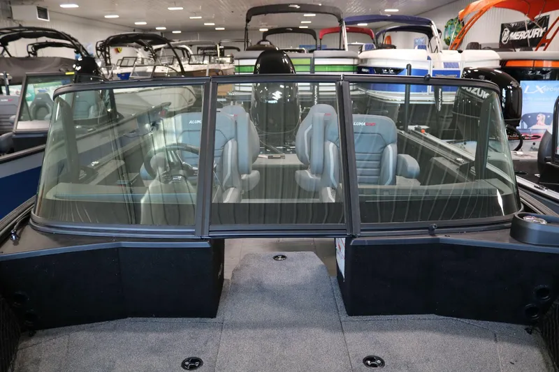 Slide: The Image of Alumacraft Competitor 185X Sport 2025 - 11