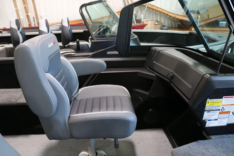 Slide: The Image of Alumacraft Competitor 185X Sport 2025 - 12