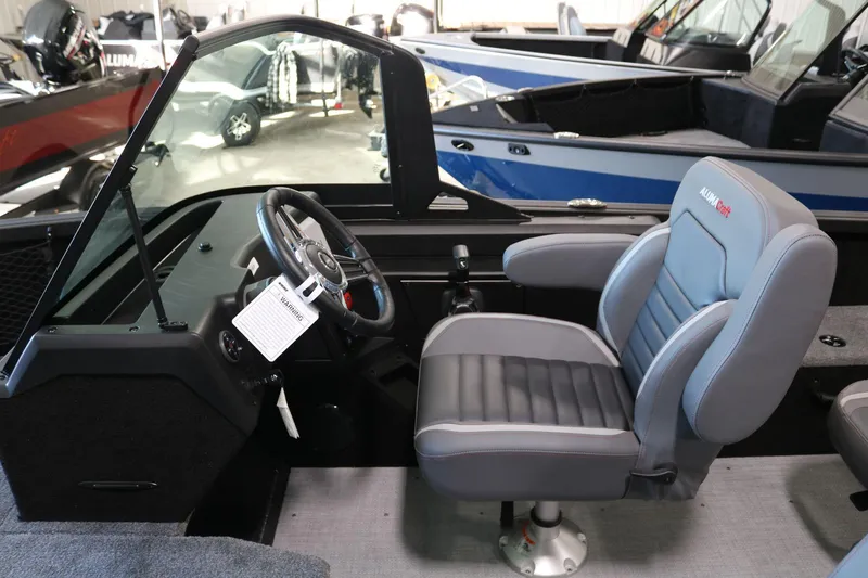 Slide: The Image of Alumacraft Competitor 185X Sport 2025 - 14