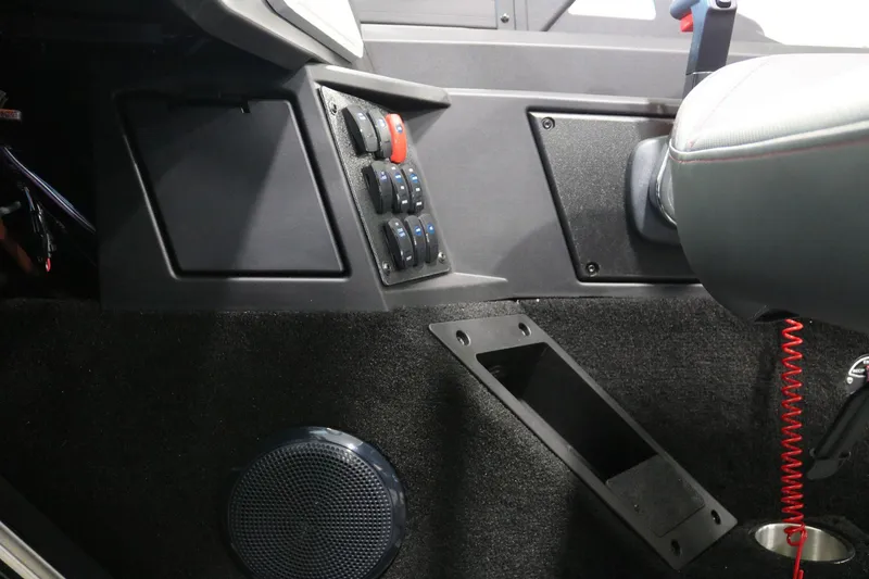 Slide: The Image of Alumacraft Competitor 185X Sport 2025 - 16