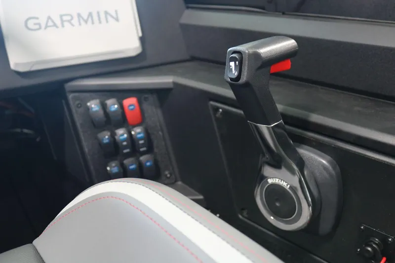 Slide: The Image of Alumacraft Competitor 185X Sport 2025 - 17