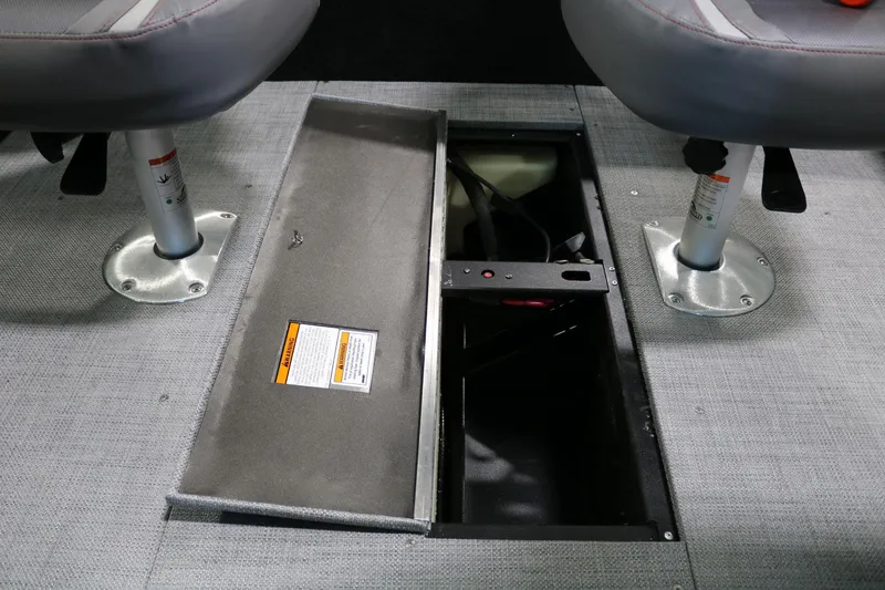 Slide: The Image of Alumacraft Competitor 185X Sport 2025 - 19