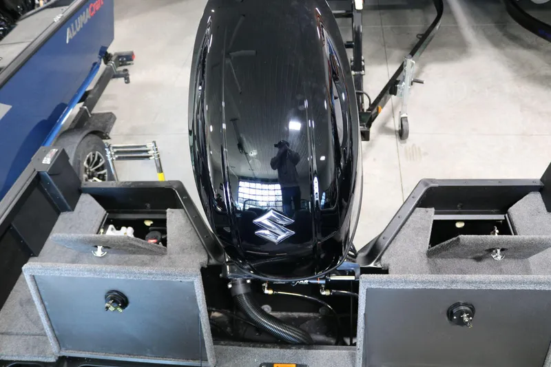 Slide: The Image of Alumacraft Competitor 185X Sport 2025 - 21