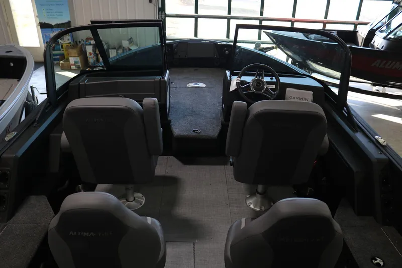 Slide: The Image of Alumacraft Competitor 185X Sport 2025 - 6