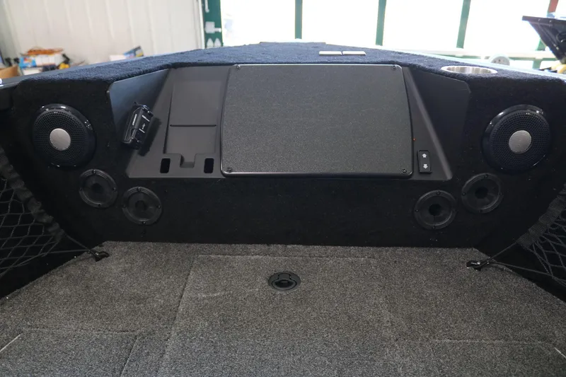 Slide: The Image of Alumacraft Competitor 185X Sport 2025 - 8