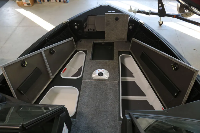 Slide: The Image of Alumacraft Competitor 185X Sport 2025 - 9