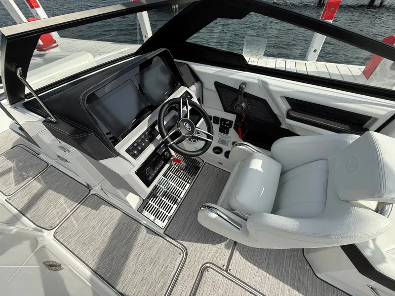 Slide: The Image of Cobalt R8 Surf 2025 - 563