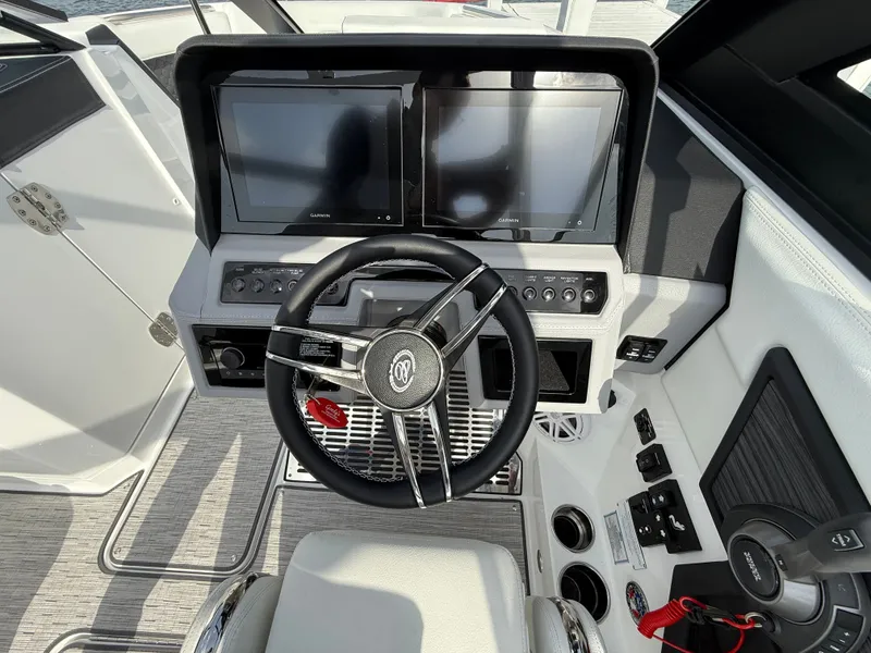 Slide: The Image of Cobalt R8 Surf 2025 - 565