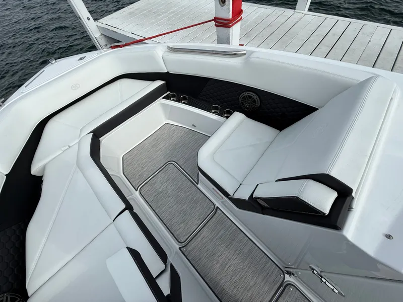 Slide: The Image of Cobalt R8 Surf 2025 - 567