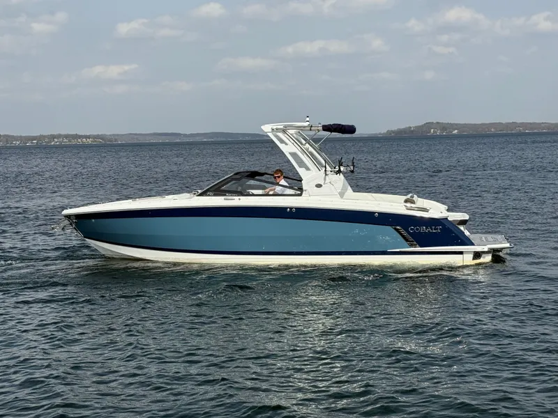 Slide: The Image of Cobalt R8 Surf 2025 - 515