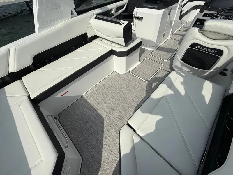 Slide: The Image of Cobalt R8 Surf 2025 - 521