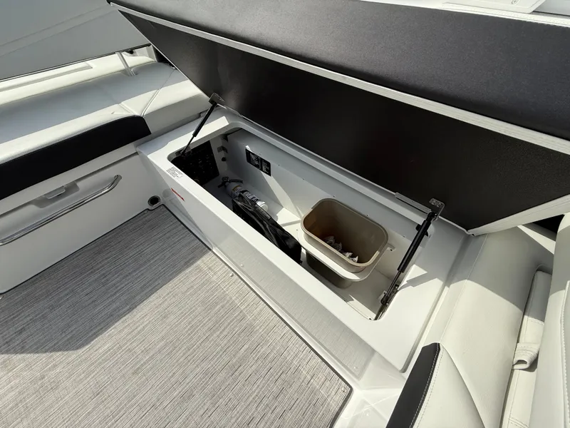 Slide: The Image of Cobalt R8 Surf 2025 - 555