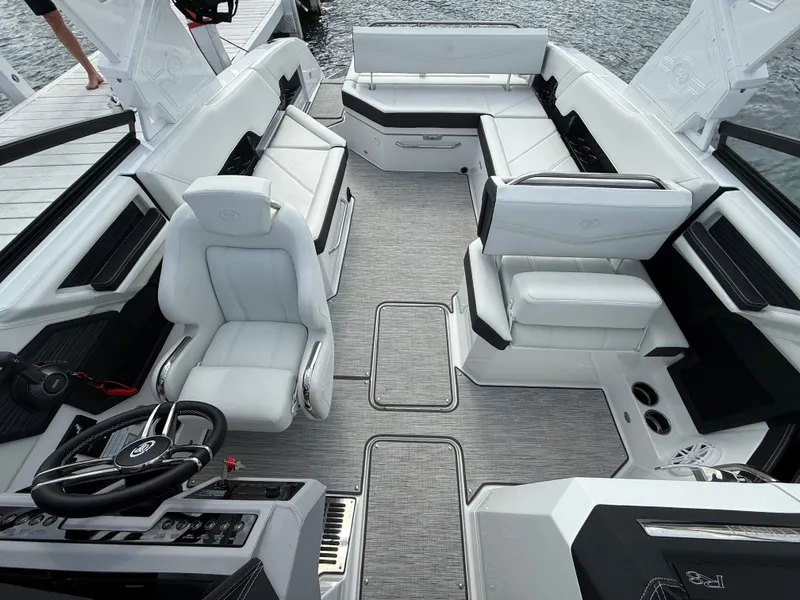 Slide: The Image of Cobalt R8 Surf 2025 - 570