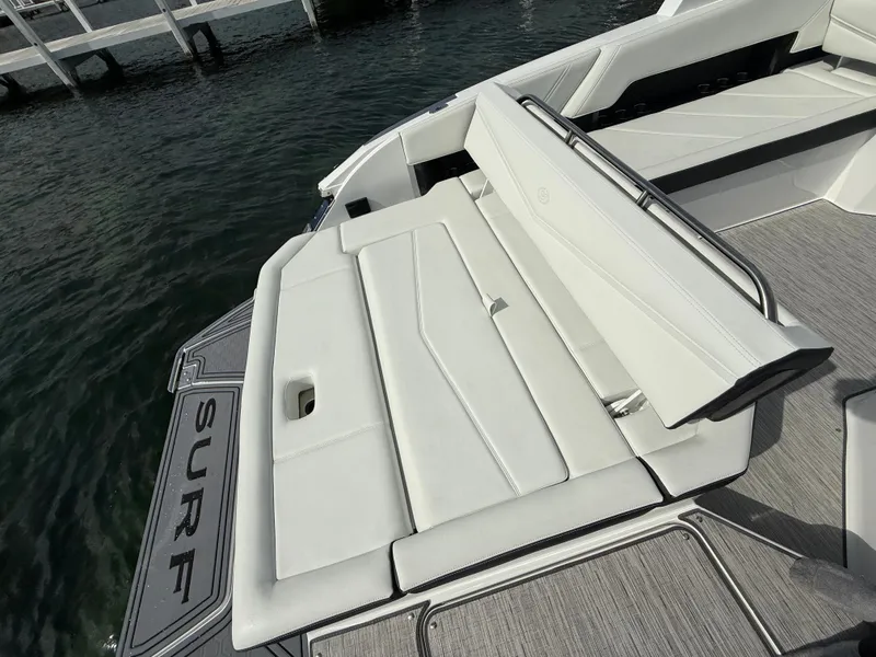 Slide: The Image of Cobalt R8 Surf 2025 - 574