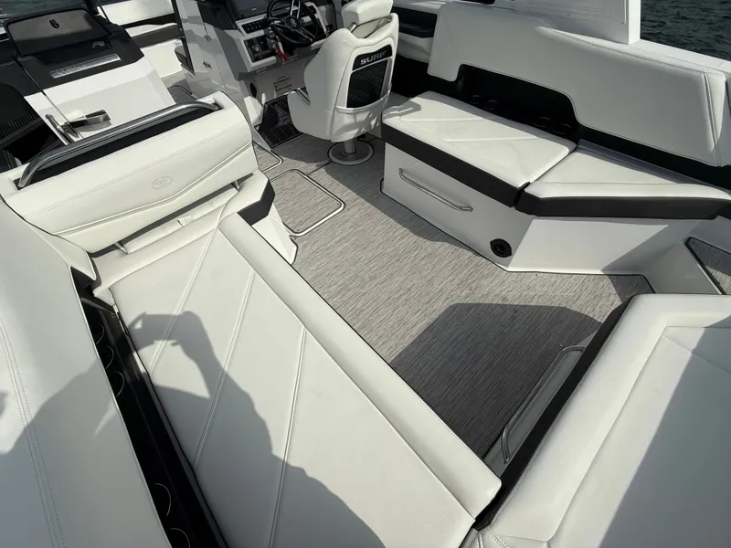 Slide: The Image of Cobalt R8 Surf 2025 - 577