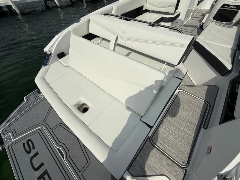 Slide: The Image of Cobalt R8 Surf 2025 - 516