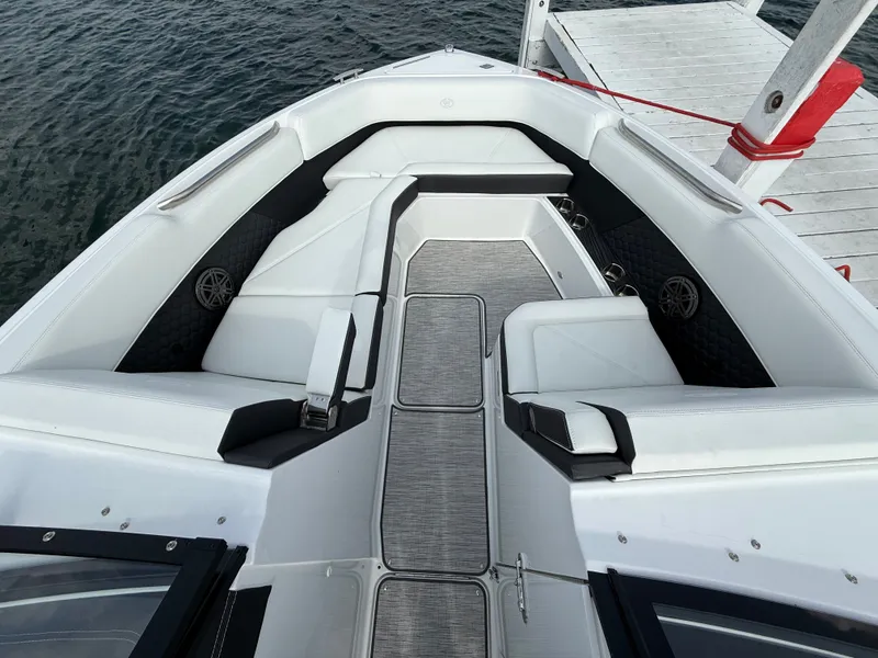 Slide: The Image of Cobalt R8 Surf 2025 - 530